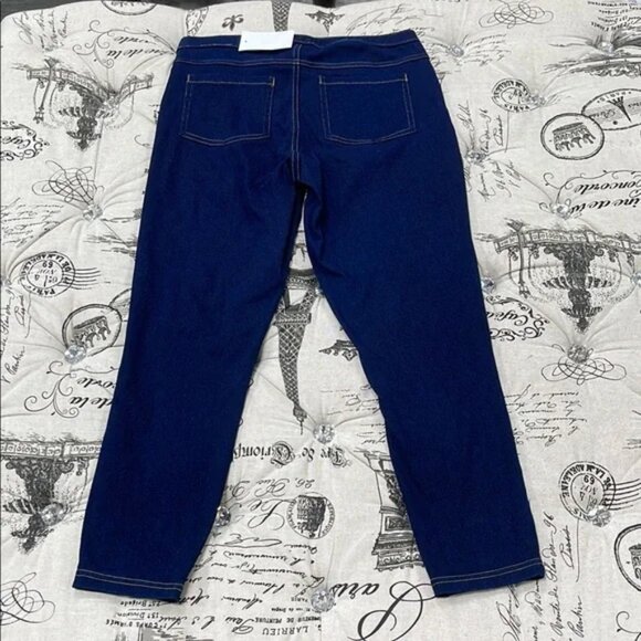 HUE Classic Stretch Denim Legging - Picture 7 of 10